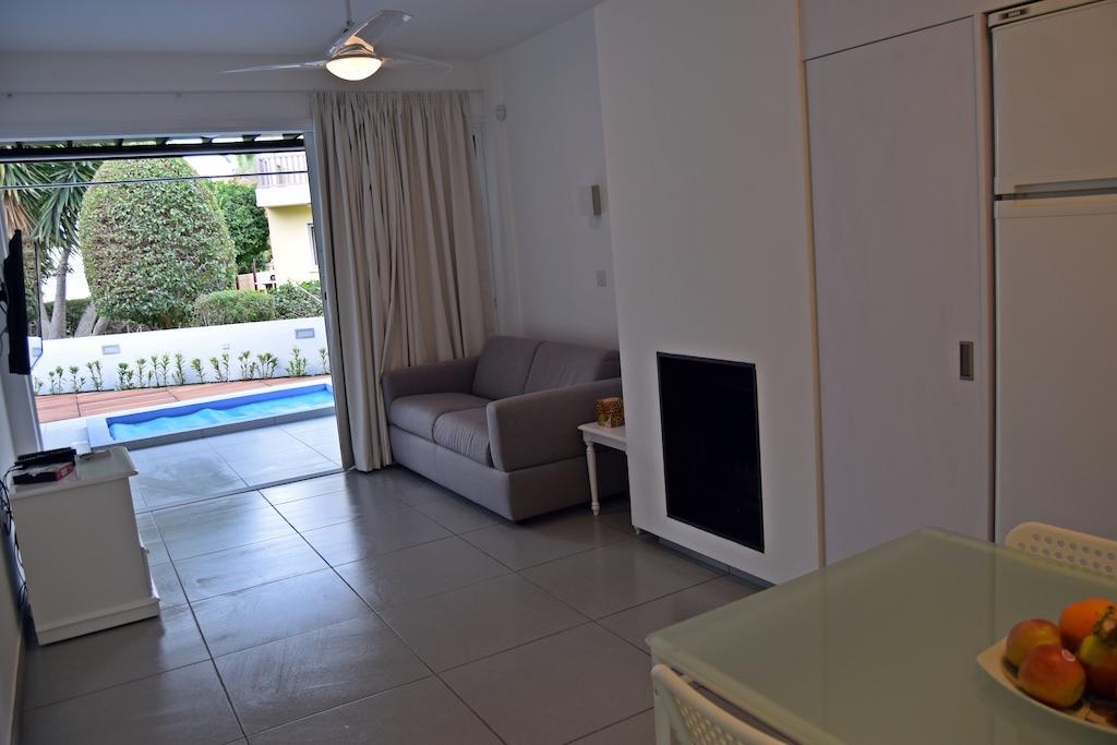 Yialos Holiday Apartments 페르볼리아 외부 사진